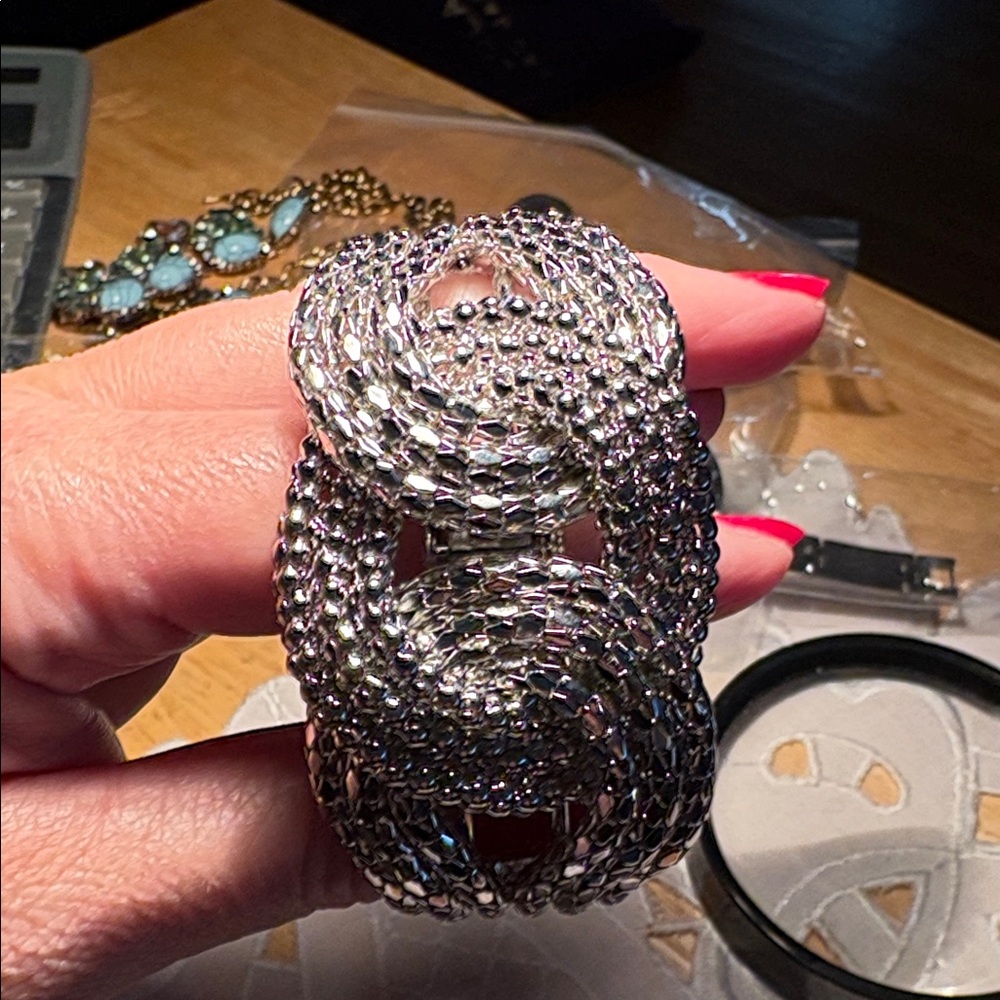 001)Gorgeous silver clip on bracelet - Picture 7 of 7
